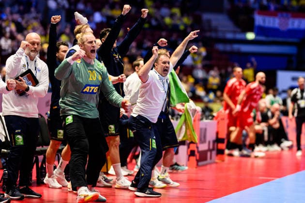 260127 Goalkeeper Mikael Appelgren and head coach Michael Apelgren of Sweden celebrates during the EHF European Handball Championship main round match between Sweden and Hungary on January 27, 2026 in Malmö. Photo: Petter Arvidson BILDBYRAN kod PA PA1142 handball handboll handball handbolls-em 2026 sverige sweden hungary ehf european handball championship ungern bbeng jubel Copyright: PETTERxARVIDSON BB260127PA284