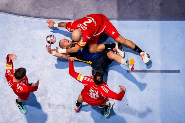 260127 Felix Möller of Sweden against Adrian Sipos of Hungary during the EHF European Handball Championship main round match between Sweden and Hungary on January 27, 2026 in Malmö. Photo: Petter Arvidson BILDBYRAN kod PA PA1142 handball handboll handball handbolls-em 2026 sverige sweden hungary ehf european handball championship ungern bbeng Copyright: PETTERxARVIDSON BB260127PA293