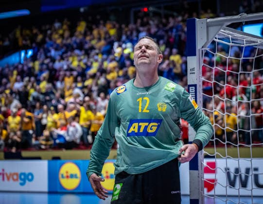 MALMÖ, SVERIGE 20260127 Sveriges Andreas Palicka reagerar efter att han missat öppet mal i matchen i mellanrundan i handbolls-EM mellan Sverige och Ungern i Malmö Arena, Malmö, Sverige, 25 januari, 2026. Matchen slutade oavgjort. MALMÖ SVERIGE x50090x *** MALMÖ, SWEDEN 20260127 Swedens Andreas Palicka reacts after he missed an open goal in the European Handball Championship middle round match between Sweden and Hungary in Malmö Arena, Malmö, Sweden, January 25, 2026 The match ended in a draw MALMÖ SWEDEN x50090x  Copyright: xJohanxNilssonx xTTx HANDBOLLS-EM 2026 SVERIGE-UNGERN