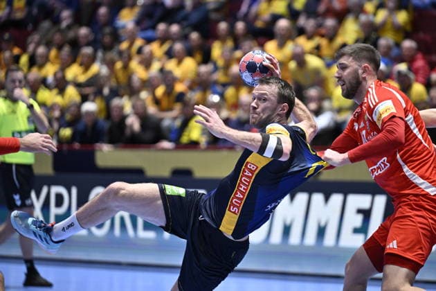 MALMÖ, SVERIGE 20260127 Sveriges Felix Claar och UngernsZoran Ilic under matchen i mellanrundan i handbolls-EM mellan Sverige och Ungern i Malmö Arena, Malmö, Sverige, 25 januari, 2026. MALMÖ SVERIGE x50090x