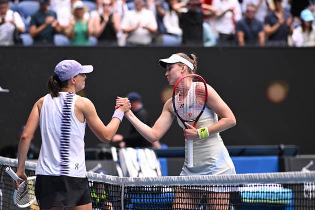 TENNIS AUSTRALIAN OPEN, Iga Swiatek of Poland congratulates Elena Rybakina of Kazakhstan on her win in their women™s quarterfinals on day 11 of the 2026 Australian Open tennis tournament at Melbourne Park in Melbourne, Wednesday, January 28, 2026. ( NO ARCHIVING MELBOURNE VICTORIA AUSTRALIA  Copyright: xJAMESxROSSx 20260128176205237352
