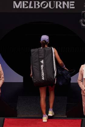 Iga Swiatek of Poland leaves the court after her loss Australian Open tennis tournament, Day Eleven, Melbourne Park, Australia - 28 Jan 2026Melbourne Melbourne Park Victoria (VIC) Australia  Copyright: xRachelxBach Shutterstockx 16403682t