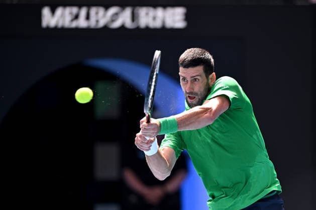 TENNIS AUSTRALIAN OPEN, Novak Djokovic of Serbia in action during the men™s quarterfinals against Lorenzo Musetti of Italy on day 11 of the 2026 Australian Open tennis tournament at Melbourne Park in Melbourne, Wednesday, January 22, 2026. ( NO ARCHIVING MELBOURNE VICTORIA AUSTRALIA  Copyright: xJAMESxROSSx 20260128191035159936
