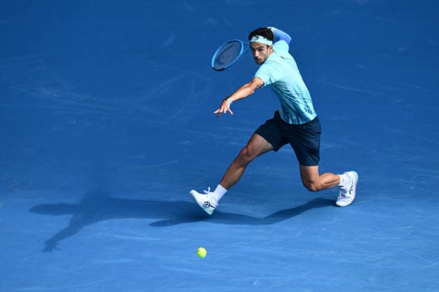 TENNIS AUSTRALIAN OPEN, Lorenzo Musetti of Italy in action during the men™s quarterfinals against Novak Djokovic of Serbia on day 11 of the 2026 Australian Open tennis tournament at Melbourne Park in Melbourne, Wednesday, January 22, 2026. ( NO ARCHIVING MELBOURNE VICTORIA AUSTRALIA  Copyright: xJOELxCARRETTx 20260128115905400802