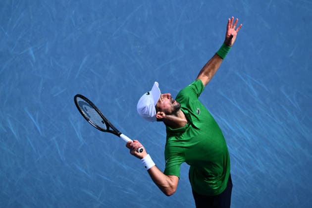 TENNIS AUSTRALIAN OPEN, Novak Djokovic of Serbia in action during the men™s quarterfinals against Lorenzo Musetti of Italy on day 11 of the 2026 Australian Open tennis tournament at Melbourne Park in Melbourne, Wednesday, January 22, 2026. ( NO ARCHIVING MELBOURNE VICTORIA AUSTRALIA  Copyright: xJOELxCARRETTx 20260128142712780338