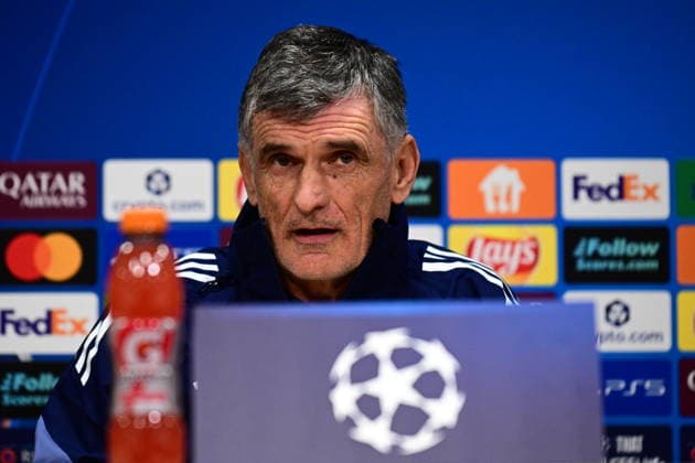 UEFA Champions League, Ajax vs Olympiacos FC - JosÃ Luis Mendilibar coach and Francisco Ortega player of Olympiacos attent a press conference, PK, Pressekonferenz prior to the UEFA Champions League league phase matchday 8 soccer match between Ajax and Olympiacos at Johan Cruyff Arena in Amsterdam, Netherlands, 27 January 2025. IMAGO ONE INCH PRODUCTIONS AMSTERDAM NETHERLANDS Copyright: xOnexInchxProductionsx 6827017
