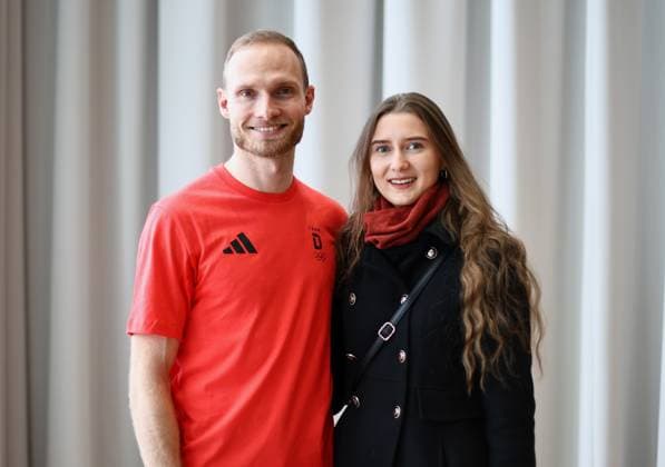 Verabschiedung der Olympiateilnehmer 2026 27.01.2026, Erfurt, egapark, Danakil, Verabschiedung der Thueringer Wintersportler, die an den Olympischen Winterspielen 2026 in Mailand und Cortina teilnehmen im Bild: Patrick Beckert (Eisschnelllauf, ESC Erfurt) und seine Frau Lara *** Farewell to the 2026 Olympic participants 27 01 2026, Erfurt, egapark, Danakil, Farewell to the Thuringian winter athletes taking part in the 2026 Winter Olympics in Milan and Cortina in the picture Patrick Beckert speed skating, ESC Erfurt and his wife Lara