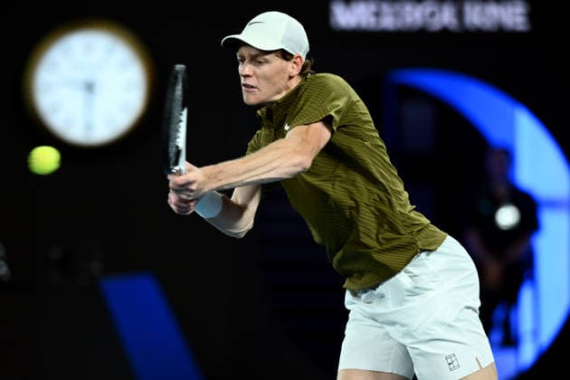 TENNIS AUSTRALIAN OPEN, Jannik Sinner of Italy in action during his men™s Quarterfinal against Ben Shelton of the USA on day 11 of the 2026 Australian Open tennis tournament at Melbourne Park in Melbourne, Wednesday, January 28, 2026. ( NO ARCHIVING MELBOURNE VICTORIA AUSTRALIA  Copyright: xJOELxCARRETTx 20260128196855552311