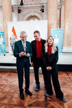 OLYMPICS - Winter Olympic Games, Olympische Spiele, Olympia, OS Milano Cortina 2026 VIENNA,AUSTRIA,28.JAN.26 - OLYMPICS - Winter Olympic Games Milano Cortina 2026, preview, Vereidigung Olympic Team Austria. Image shows president Alexander Van Der Bellen, Benjamin Karl (AUT) and Anna Gasser (AUT).  GEPAxpictures xAlexanderxSolc