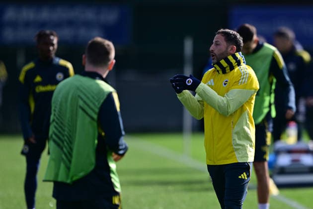 Ahead of Fenerbahce v FCSB - UEFA Europa League ISTANBUL, TURKIYE - JANUARY 28: Head coach Domenico Tedesco of Fenerbahce take part in the training session as the preparations at the Can Bartu Training Facilities continue ahead of their UEFA Europa League Week 8 away match against Romanian side FCSB on January 28, 2026, in Istanbul, Turkiye. Serhat Cagdas Anadolu Istanbul Turkey. Editorial use only. Please get in touch for any other usage.  Copyright: x2026xAnadoluxSerhatxCagdasx