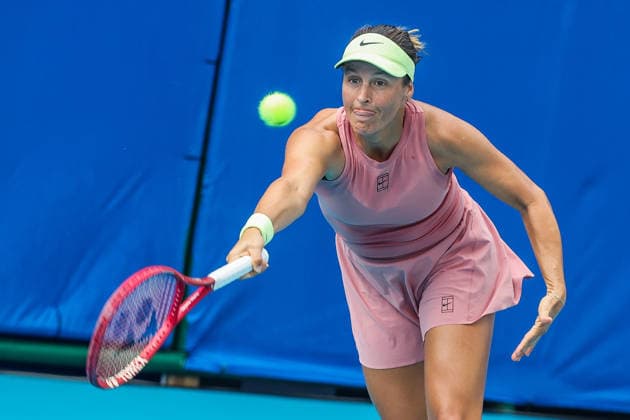 (260128) -- MANILA, Jan. 28, 2026 -- Tatjana Maria hits a return during the women s singles round of 16 match between Tatjana Maria of Germany and Tatiana Prozorova of Russia at the WTA, Tennis Damen Philippine Women s Open in Manila, the Philippines, Jan. 28, 2026. ) (SP)PHILIPPINES-MANILA-WTA PHILIPPINE WOMEN S OPEN RouellexUmali 