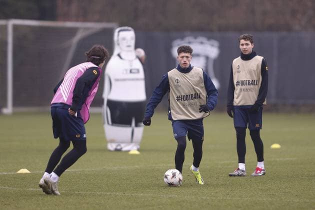 DEVENTER , 28-01-2026 , Stadium De Adelaarshorst , season 2025 2026 , UEFA Europa League League phase . Training before the Europa League match between Go Ahead Eagles and SC Braga, Picture shows GA Eagles player Yassir Salah Rahmouni GA Eagles player Evert Linthorst Training before Go Ahead Eagles - Braga  x201132211x Copyright: