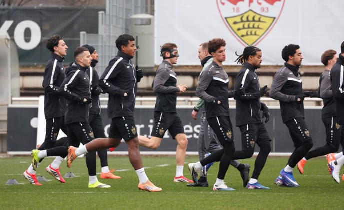 2026,01,28, Stuttgart, Fußball UEFA Europa League, Saison 2025-2026, VfB Stuttgart, Training, Ramon Hendriks mit Maske