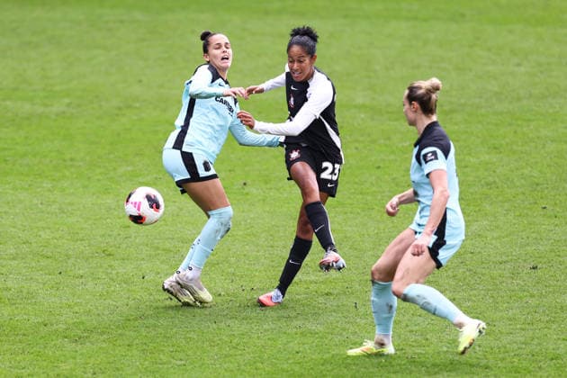 Gotham FC v SC Corinthians 28 January 2026, London - FIFA Womens Champions Cup - Semi Final - Gotham FC v SC Corinthians - Gabi Portilho of Gotham and Gi Fernandes of Corinthians - Photo: Jacques Feeney Offside. London UK Copyright: xJacquesxFeeneyx xOffsidexOffside