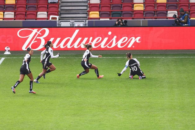 Gotham FC v SC Corinthians 28 January 2026, London - FIFA Womens Champions Cup - Semi Final - Gotham FC v SC Corinthians - Gabi Zanotti of Corinthians celebrates their first goal with her team mates - Photo: Jacques Feeney Offside. London UK Copyright: xJacquesxFeeneyx xOffsidexOffside