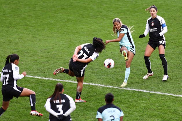 Gotham FC v SC Corinthians 28 January 2026, London - FIFA Womens Champions Cup - Semi Final - Gotham FC v SC Corinthians - Midge Purce of Gotham takes a shot - Photo: Jacques Feeney Offside. London UK Copyright: xJacquesxFeeneyx xOffsidexOffside