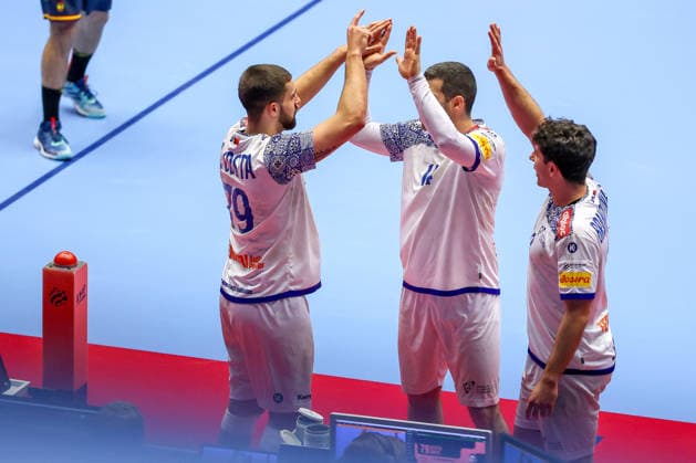 28.01.2026, Handball, Men s EHF EURO 2026, Spanien - Portugal, Jyske Bank Boxen in Herning, Dänemark, Main Round: Martim Mota Costa (Portugal 79) Jenilson Varela Monteiro (Portugal 11) Diogo Ferraz Branquinho (Portugal 23) jubelnd Dänemark