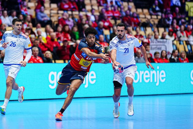 Marcos Fis (Spanien, 22), Leonel Fernandes (Portugal, 21) DEN, Spanien vs. Portugal, Handball, EHF Europameisterschaft 2026, Hauptrunde, Spieltag 4, 28.01.2026 DEN, Spanien vs. Portugal, Handball, EHF Europameisterschaft 2026, Hauptrunde, Spieltag 4, 28.01.2026 Herning Copyright: xEibner-Pressefoto MarcelxvonxFehrnx EP_MFN