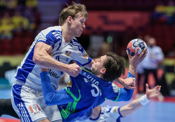 Slovenia v Iceland - MenÂ s EHF EURO 2026 MALMO, SWEDEN - JANUARY 28: Janus Dadi Smarason of Iceland and Domen Makuc of Slovenia in action during the Men s EHF Euro 2026 match between Slovenia and Iceland at Malmo Arena on January 28 2026 in Malmo, Sweden.  SanjinxStrukic PIXSELL