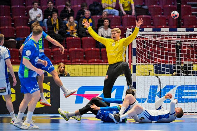 MALMÖ, SVERIGE 20260128 Icelands goalkeeper Viktor Gisli Hallgrimsson makes a save during the 2026 EHF European Men s Handball Championship (the EHF Euro 2026) main round match between Slovenia and Iceland at Malmö Arena, in Malmö, Sweden, on January 28, 2026. MALMÖ SVERIGE x50090x