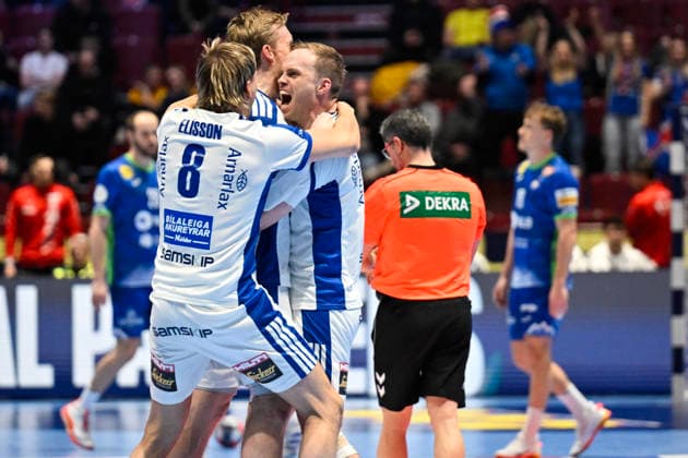 Iceland s team celebrates after winning against Slovenia, 31-39, during the 2026 EHF European Men s Handball Championship (the EHF Euro 2026) main round match between Slovenia and Iceland at Malmö Arena, in Malmö, Sweden, on January 28, 2026. MALMÖ SWEDEN x50090x