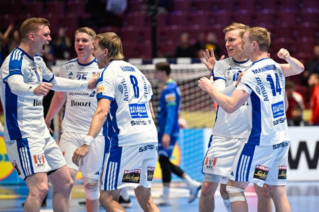 MALMÖ, SVERIGE 20260128 Iceland s team celebrates after winning against Slovenia, 31-39, during the 2026 EHF European Men s Handball Championship (the EHF Euro 2026) main round match between Slovenia and Iceland at Malmö Arena, in Malmö, Sweden, on January 28, 2026. MALMÖ SVERIGE x50090x