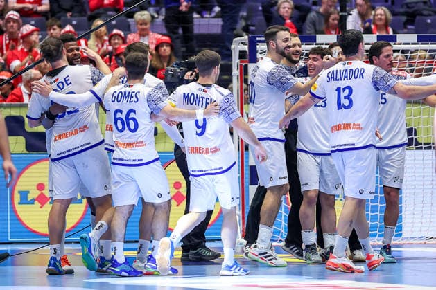 28.01.2026, Handball, Men s EHF EURO 2026, Spanien - Portugal, Jyske Bank Boxen in Herning, Dänemark, Main Round: Abschlussjubel Portugal nach dem Sieg gegen Spanien Dänemark