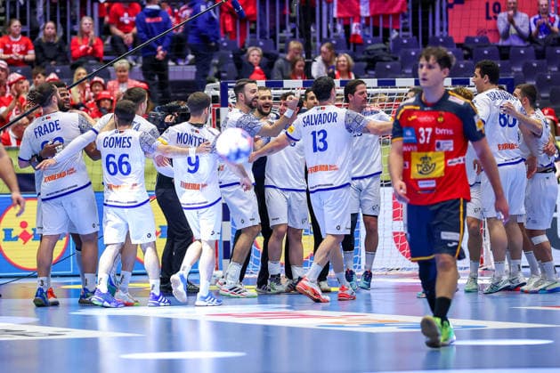 28.01.2026, Handball, Men s EHF EURO 2026, Spanien - Portugal, Jyske Bank Boxen in Herning, Dänemark, Main Round: Abschlussjubel Portugal nach dem Sieg gegen Spanien Dänemark