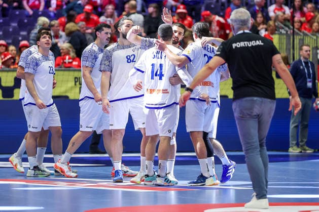 28.01.2026, Handball, Men s EHF EURO 2026, Spanien - Portugal, Jyske Bank Boxen in Herning, Dänemark, Main Round: Abschlussjubel Portugal nach dem Sieg gegen Spanien Dänemark