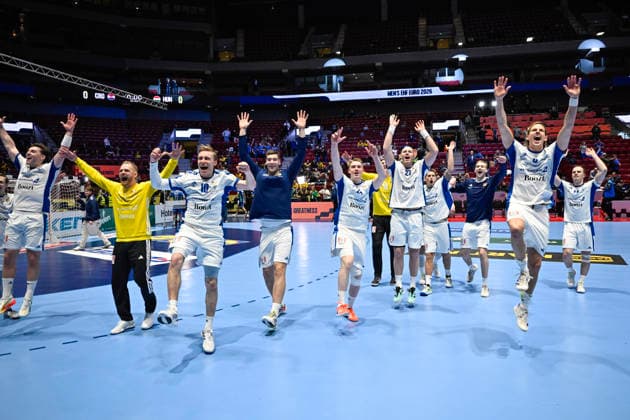 Iceland s team celebrates after winning against Slovenia, 31-39, during the 2026 EHF European Men s Handball Championship (the EHF Euro 2026) main round match between Slovenia and Iceland at Malmö Arena, in Malmö, Sweden, on January 28, 2026. MALMÖ SWEDEN x50090x
