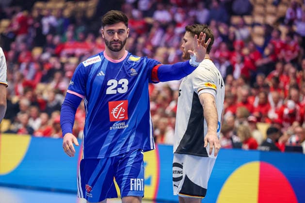 28.01.2026, Handball, Men s EHF EURO 2026, Deutschland - Frankreich, Jyske Bank Boxen in Herning, Dänemark, Main Round: Ludovic Fabregas (France 23) gestikulierend auf dem Spielfeld Dänemark