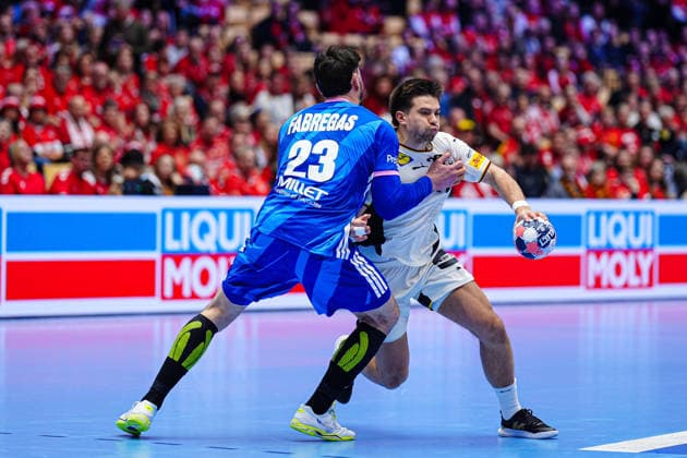 Ludovic Fabregas (Frankreich, 23), Renars Uscins (Deutschland, 23) DEN, Deutschland vs. Frankreich, Handball, EHF Europameisterschaft 2026, Hauptrunde, Spieltag 4, 28.01.2026 DEN, Deutschland vs. Frankreich, Handball, EHF Europameisterschaft 2026, Hauptrunde, Spieltag 4, 28.01.2026 Herning Copyright: xEibner-Pressefoto MarcelxvonxFehrnx EP_MFN