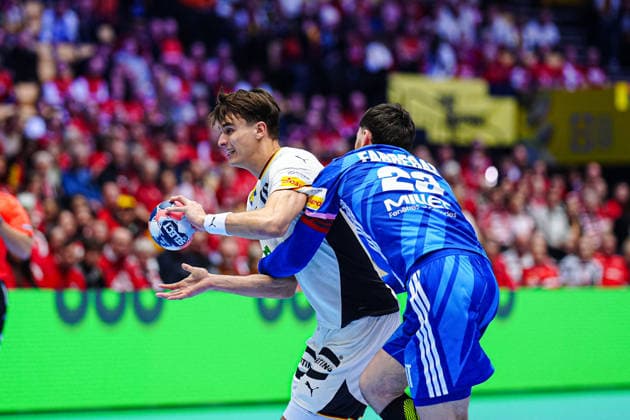 Julian Koester (Deutschland, 18), Ludovic Fabregas (Frankreich, 23) DEN, Deutschland vs. Frankreich, Handball, EHF Europameisterschaft 2026, Hauptrunde, Spieltag 4, 28.01.2026 DEN, Deutschland vs. Frankreich, Handball, EHF Europameisterschaft 2026, Hauptrunde, Spieltag 4, 28.01.2026 Herning Copyright: xEibner-Pressefoto MarcelxvonxFehrnx EP_MFN
