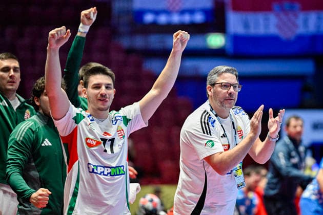 MALMÖ, SVERIGE 20260128 Hungary s Egon Hanusz and head coach JosÃ Rodriguez celebrate during the 2026 EHF European Men s Handball Championship (the EHF Euro 2026) main round match between Croatia and Hungary at Malmö Arena, in Malmö, Sweden, on January 28, 2026. MALMÖ SVERIGE x50090x