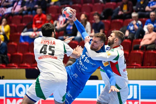 Croatia s Tin LuÄin against Hungary s Miklos Rosta and Zoran IliÄ‡ during the 2026 EHF European Men s Handball Championship (the EHF Euro 2026) main round match between Croatia and Hungary at Malmö Arena, in Malmö, Sweden, on January 28, 2026. MALMÖ SWEDEN x50090x