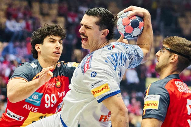 DENMARK EM Men s Handball: Spain - Portugal Portugal s Salvador Salvador in a duel with Spain s Javier Rodriguez and Antonio Serradilla during the EHF Euro 2026 main round men s handball match between Spain and Portugal at Jyske Bank Boxen in Herning, Wednesday, January 28, 2026. (Photo: Thomas Traasdahl Ritzau Scanpix) , Herning Denmark Copyright: RitzauxScanpix ThomasxTraasdahlx spdk20260128-162218-L