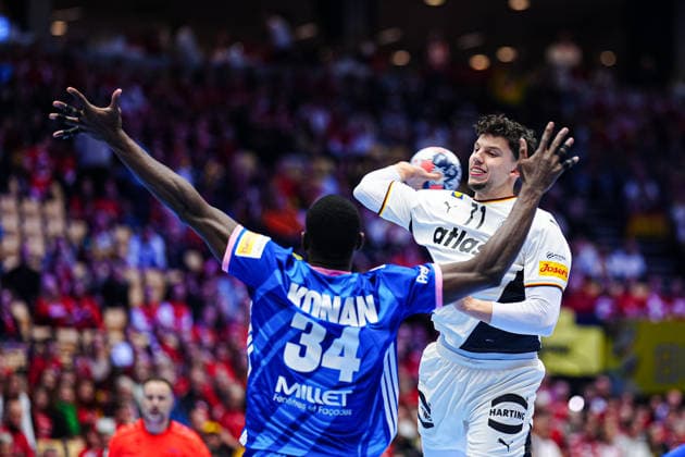 Wurf Tor Marko Grgic (Deutschland, 71), Karl Konan (Frankreich, 34) DEN, Deutschland vs. Frankreich, Handball, EHF Europameisterschaft 2026, Hauptrunde, Spieltag 4, 28.01.2026 DEN, Deutschland vs. Frankreich, Handball, EHF Europameisterschaft 2026, Hauptrunde, Spieltag 4, 28.01.2026 Herning Copyright: xEibner-Pressefoto MarcelxvonxFehrnx EP_MFN