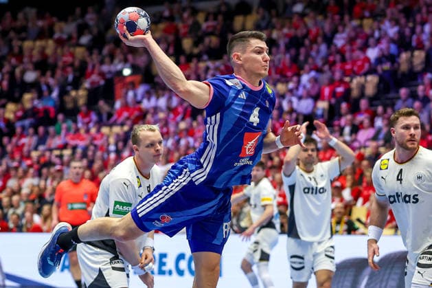 28.01.2026, Handball, Men s EHF EURO 2026, Deutschland - Frankreich, Jyske Bank Boxen in Herning, Dänemark, Main Round: Aymeric Minne (France 04) wirft den Ball auf das Tor Dänemark