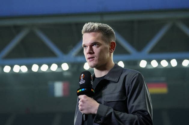 Matthias Ginter (SC Freiburg, 28) im Gespräch mit RTL , Frankreich, Fussball, UEFA Europa League, 8.Spieltag, Ligaphase, 2025 2026, OSC Lille vs. SC Freiburg, 28.01.2026, Pressekonferenz des SC Freiburg vor dem letzten Europa League Spiel in der Ligaphase, Pressegespräch, Stade Pierre-Mauroy, Lille, Frankreich, Pressekonferenz des SC Freiburg vor dem letzten Europa League Spiel in der Ligaphase, Pressegespräch Lille Stade Pierre-Mauroy DÃ partements Nord, Hauts-de-Fra Frankreich Copyright: xArnexAmbergx