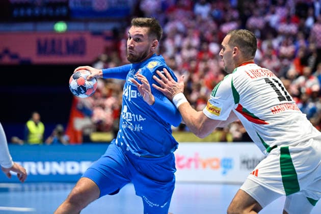MALMÖ, SVERIGE 20260128 Croatia s Tin LuÄin against Hungary s Patrik Ligetvari during the 2026 EHF European Men s Handball Championship (the EHF Euro 2026) main round match between Croatia and Hungary at Malmö Arena, in Malmö, Sweden, on January 28, 2026. MALMÖ SVERIGE x50090x