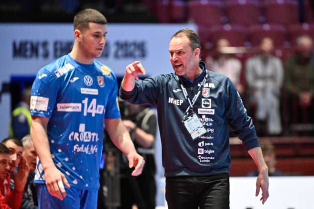 Croatia s head coach Dagur Sigurdsson and player Diano ÄÜeÅ¡ko during the 2026 EHF European Men s Handball Championship (the EHF Euro 2026) main round match between Croatia and Hungary at Malmö Arena, in Malmö, Sweden, on January 28, 2026. MALMÖ SWEDEN x50090x