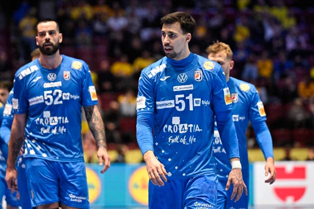 MALMÖ, SVERIGE 20260128 Croatia s Leon Susnja and Ivan MartinoviÄ‡ after the first half played during the 2026 EHF European Men s Handball Championship (the EHF Euro 2026) main round match between Croatia and Hungary at Malmö Arena, in Malmö, Sweden, on January 28, 2026. MALMÖ SVERIGE x50090x