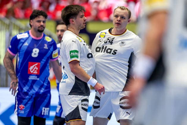 28.01.2026, Handball, Men s EHF EURO 2026, Deutschland - Frankreich, Jyske Bank Boxen in Herning, Dänemark, Main Round: Renars Uscins (Germany 23) neben Justus Fischer (Germany 54) jubelnd Dänemark