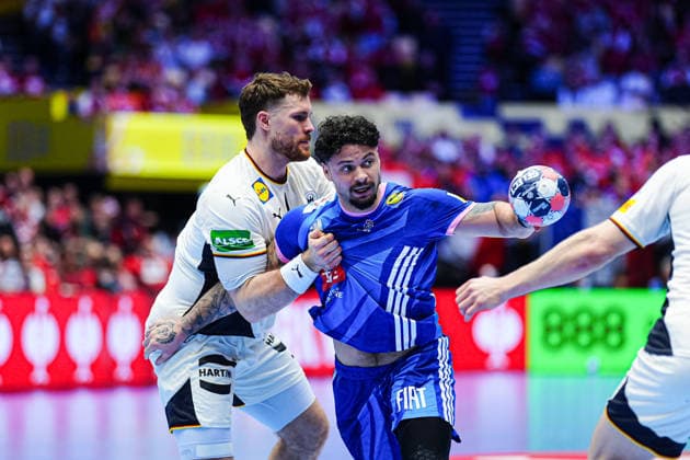 Johannes Golla (Deutschland, 04), Elohim Prandi (Frankreich, 08) DEN, Deutschland vs. Frankreich, Handball, EHF Europameisterschaft 2026, Hauptrunde, Spieltag 4, 28.01.2026 DEN, Deutschland vs. Frankreich, Handball, EHF Europameisterschaft 2026, Hauptrunde, Spieltag 4, 28.01.2026 Herning Copyright: xEibner-Pressefoto MarcelxvonxFehrnx EP_MFN