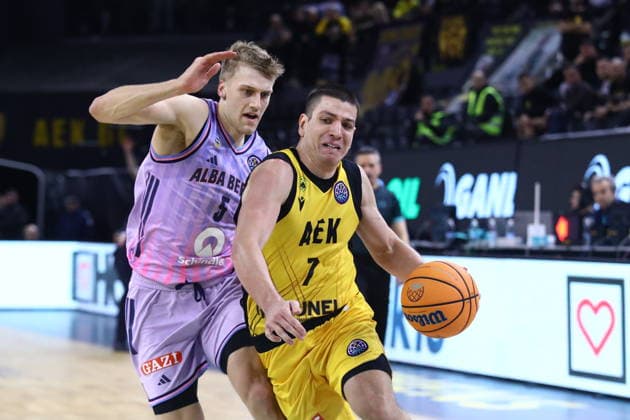 FIBA Basketball Champions League, AEK BC vs Alba Berlin - Dimitris Flionis of AEK BC in action against Sam Griesel of Alba Berlin during the FIBA BasketbaSam Griesel *ll Champions League regular season basketball match between AEK BC vs Alba Berlin in Athens, Greece, 28 January 2026. IMAGO ONE INCH PRODUCTIONS ATHENS Greece Copyright: xOnexInchxProductionsx 6828183
