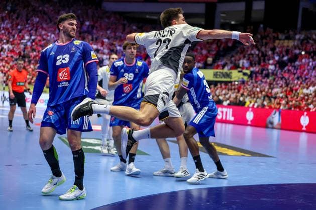 28.01.2026, Handball, Men s EHF EURO 2026, Deutschland - Frankreich, Jyske Bank Boxen in Herning, Dänemark, Main Round: Renars Uscins (Germany 23) wirft den Ball auf das Tor Dänemark
