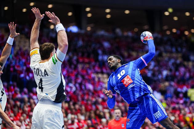 Wurf Tor Dika Mem (Frankreich, 10) DEN, Deutschland vs. Frankreich, Handball, EHF Europameisterschaft 2026, Hauptrunde, Spieltag 4, 28.01.2026 DEN, Deutschland vs. Frankreich, Handball, EHF Europameisterschaft 2026, Hauptrunde, Spieltag 4, 28.01.2026 Herning Copyright: xEibner-Pressefoto MarcelxvonxFehrnx EP_MFN