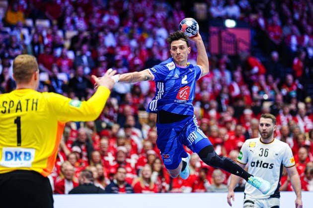 Wurf Tor Yanis Lenne (Frankreich, 02) DEN, Deutschland vs. Frankreich, Handball, EHF Europameisterschaft 2026, Hauptrunde, Spieltag 4, 28.01.2026 DEN, Deutschland vs. Frankreich, Handball, EHF Europameisterschaft 2026, Hauptrunde, Spieltag 4, 28.01.2026 Herning Copyright: xEibner-Pressefoto MarcelxvonxFehrnx EP_MFN