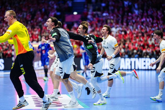 Deutschland jubelt Jubel nach Sieg Spielende DEN, Deutschland vs. Frankreich, Handball, EHF Europameisterschaft 2026, Hauptrunde, Spieltag 4, 28.01.2026 DEN, Deutschland vs. Frankreich, Handball, EHF Europameisterschaft 2026, Hauptrunde, Spieltag 4, 28.01.2026 Herning Copyright: xEibner-Pressefoto MarcelxvonxFehrnx EP_MFN