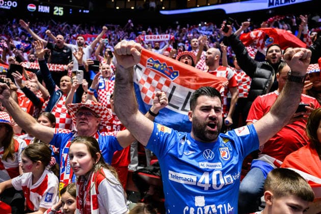 260128 Fans of Croatia celebrate after the EHF European Handball Championship main round match between Croatia and Hungary on January 28, 2026 in Malmö. Photo: Petter Arvidson BILDBYRAN kod PA PA1144 handball handboll handball handbolls-em 2026 croatia hungary kroatien ungern ehf european handball championship bbeng grappa33 jubel publik Copyright: PETTERxARVIDSON BB260128PA093